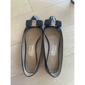 Ferragamo Black Patent Leather Vara Bow Pumps Size 7.5